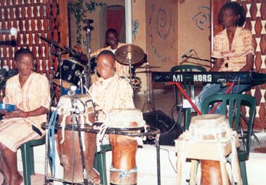 le point accueil restaurant à Dakar, ambiance salsa